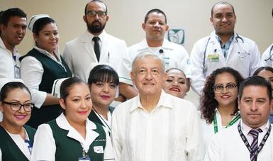 El presidente de México, Andrés Manuel López Obrador, durante su visita al Hospital Rural de Concepción del Oro, en Zacatecas.