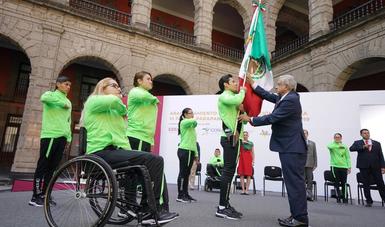 El presidente de México, Andrés Manuel López Obrador, durante el abanderamiento de la delegación mexicana que participará en los Juegos Panaparamericanos Lima 2019.