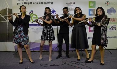 Flautísimo es una agrupación que surgió en Jalalpa, Santa Fe, en la Ciudad de México. En 2012, Julieta L. Nava Rivera, instrumentista en flauta transversa, inició la formación musical de los cuatro jóvenes en el Centro Comunitario de dicha localidad.