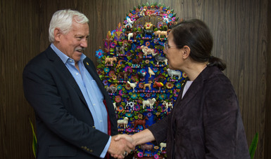 El secretario de Agricultura y Desarrollo Rural, Víctor Villalobos Arámbula, y la presidenta de Coca-Cola México, Galya Molinas, sostuvieron una reunión de trabajo.