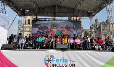 Bajo la coordinación del Sistema Nacional para el Desarrollo Integral de la Familia, se llevó a cabo la Feria de la Inclusión 2019, en el Zócalo Capitalino