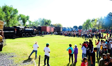 Familias completas y el gremio ferrocarrilero se dieron cita este domingo 15 de diciembre, en el Museo Nacional de los Ferrocarriles Mexicanos para celebrar 150 años de la llegada de este medio de transporte a Puebla. 