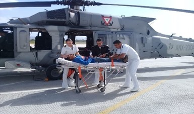 Personal y aeronave Naval auxiliando a la Población durante la “Operación Salvavidas, Invierno 2019”