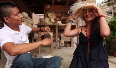 A lo largo de cinco episodios, de la mano de una chica viajera de origen ecuatoriano, el televidente conocerá la provincia de Manabí, en Ecuador, lugar en el que se producen los sombreros Montecristi.