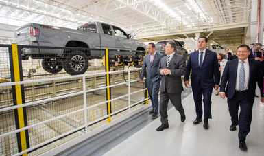 Inaugura la compañía automotriz Toyota segunda planta en México
