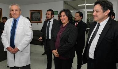 Revisa la secretaria Irma Eréndira Sandoval condición de servicios en el Hospital Juárez de México