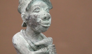 The government of Mexico returns a bronze Ife sculpture to Nigeria