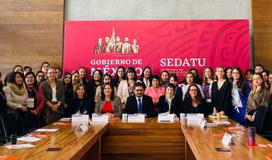 Funcionarias de la Secretaría de Desarrollo Agrario, Territorial y Urbano, en el lanzamiento de la Convocatoria Mujeres en el Territorio.