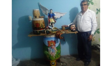 Fidencio Vázquez Paredes cuenta con 50 años como artesano de la madera.