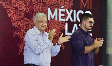 Andrés Manuel López Obrador, presidente de México y Román Meyer Falcón, secretario de Desarrollo Agrario, Territorial y Urbano.