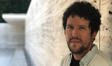 Diego Olavarría obtiene el Premio Bellas Artes de Crónica Literaria Carlos Montemayor 2020.