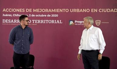 De izquierda a derecha: Román Meyer Falcón, secretario de Desarrollo Agrario, Territorial y Urbano y el presidente Andrés Manuel López Obrador.