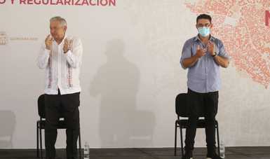 El presidente Andrés Manuel López Obrador y el secretario de Desarrollo Agrario, Territorial y Urbano, Román Meyer Falcón.