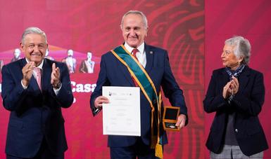 Presidente entrega Condecoración ‘Miguel Hidalgo’ en grado Banda a Jesús Seade Kuri