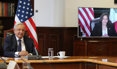 Presidente López Obrador conversa con vicepresidenta de Estados Unidos, Kamala Harris