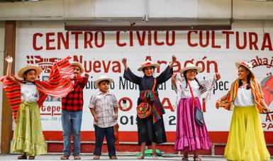 Niñas, niños y jóvenes pertenecientes a los Semilleros creativos de Cultura Comunitaria en Ecatepec y Tecámac, Estado de México, presentaron la exposición pictórica Ojos de poetas. 