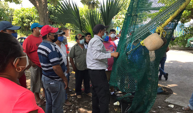 Capacitan a pescadores y tripulación de altamar de Chiapas sobre uso eficiente de Dispositivos Excluidores de Tortugas.