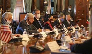 Concluye encuentro entre presidente de México y vicepresidenta de Estados Unidos