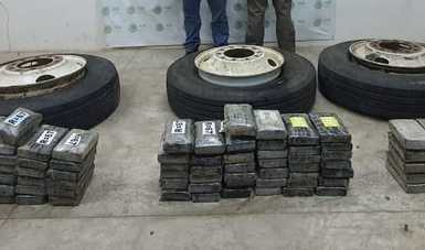 Asegura FGR 100 kilos de cocaína ocultos en las llantas de un camión en Chiapas.