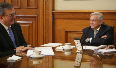 Presidente de México y vicepresidenta de Estados Unidos mantienen diálogo para avanzar en agenda bilateral