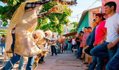 Esta celebración, que es una de las más antiguas de la entidad, está plasmada en el libro del fotógrafo mexicano Mario Alberto Chávez Cárdenas, Los Chayacates de Ixtlahuacán. Una historia de tradición y devoción.