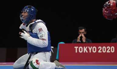 Juan Diego García festeja tras derrotar a su rival en la Final del para taekwondo en Tokio 2020. CONADE