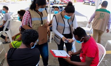 Inician INM e IMSS Chiapas vacunación a personas migrantes alojadas en Estación Migratoria Siglo XXI