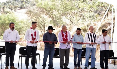 Durante la inauguración del camino de acceso a San Jerónimo Taviche, el titular de la SICT destacó que son muchas las lecciones aprendidas en la realización de estos caminos.