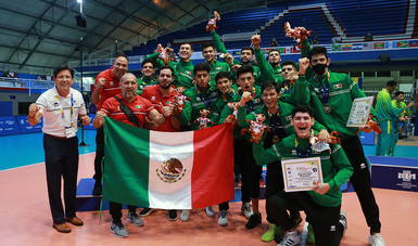 Equipo mexicano de voleibol celebra en Cali. CONADE
