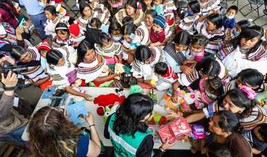 La Secretaría de Cultura del Gobierno de México, a través de los programas Cultura Comunitaria y Alas y Raíces, lleva a cabo “Navidad en las montañas”.