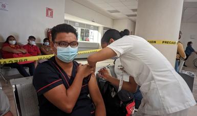 Inicia vacunación de refuerzo contra COVID-19 a personal del ISSSTE en la Ciudad de México