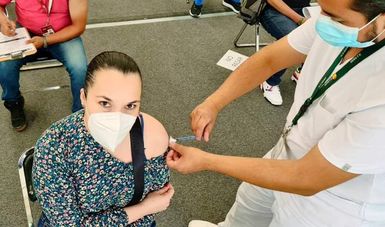 Aplica ISSSTE vacunas de refuerzo contra COVID-19 a personal en la Ciudad de México