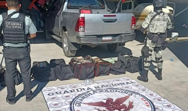Guardia Nacional decomisa cargamento de aparente cocaína en Aeródromo de Morelos