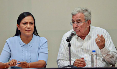 Secretaria de Bienestar, Ariadna Montiel y el gobernador de Sinaloa, Rubén Rocha Moya.
