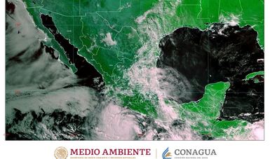 Imagen satelital con filtros de vapor de agua que muestra nubosidad sobre el territorio nacional. 
Logotipo de Conagua y Semarnat.