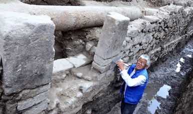 Debido al buen estado de conservación del muro novohispano será preservado en su perímetro con la colocación de una malla de geotextil. Foto. Melitón Tapia. INAH.