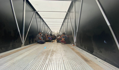 Rescata INM en SLP a 47 personas migrantes transportadas en un tráiler