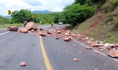 La carretera Colima-Tecoman “La Salada”, del kilómetro 19 al kilómetro 22, ya fue liberada de afectaciones.