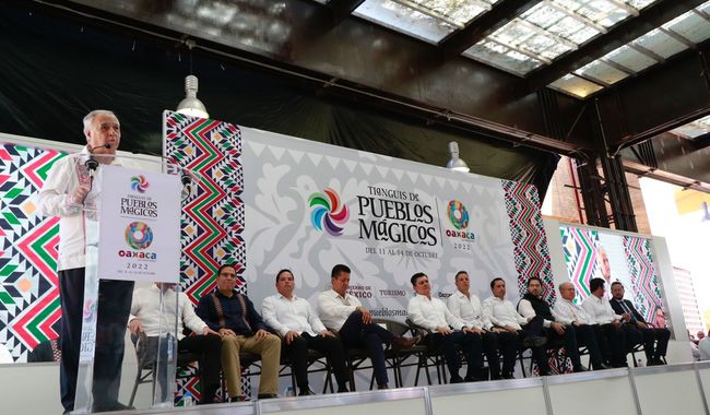 El secretario de Turismo del Gobierno de México, Miguel Torruco Marqués, y el gobernador de Oaxaca, Alejandro Murat Hinojosa, inauguraron la cuarta edición del Tianguis de Pueblos Mágicos.