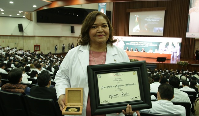 Recibe Reconocimiento al Mérito Médico en el Instituto Mexicano del Seguro Social (IMSS), en la categoría “Atención de Salud en el Trabajo