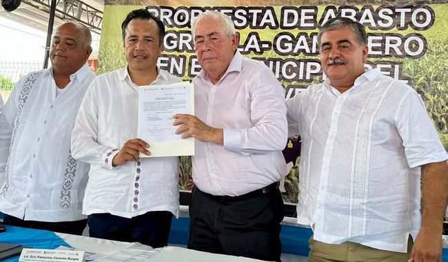 Firma SEGALMEX-LICONSA convenio con Gobierno de Veracruz para aumentar la producción de leche