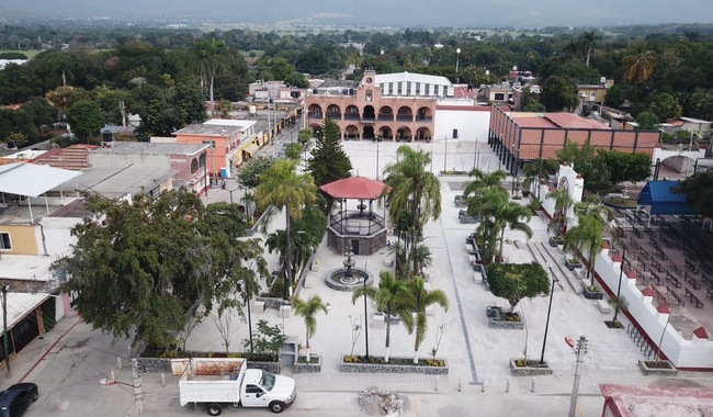 Plaza municipal aledaña al zócalo y renovación del centro histórico