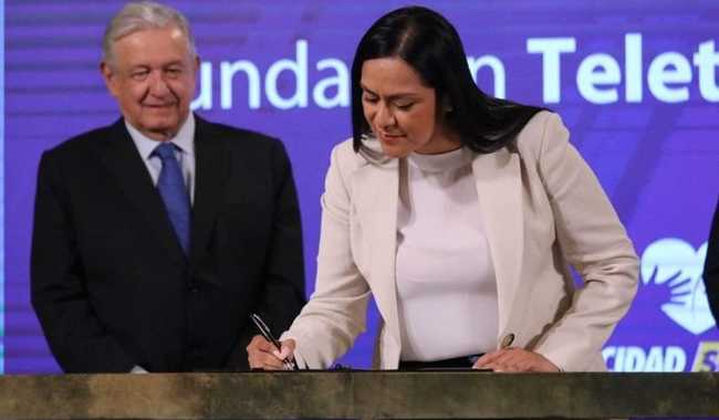 El Presidente de México, Andrés Manuel López Obrador, y la Secretaria de Bienestar, Ariadna Montiel Reyes