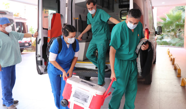 Con el apoyo del director general del Seguro Social en las gestiones de licenciamiento, el Hospital de Cardiología No. 34 en Nuevo León cuenta con el único programa de trasplante pulmonar activo en el sector público del país.

 