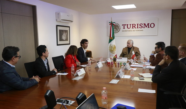El secretario de Turismo, Miguel Torruco Marqués en reunión con Oriol Pamies, CEO de Queer Destinations.