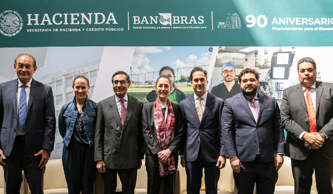 Presidium del evento del 90 Aniversario de Banobras, en el Club de Banqueros. 