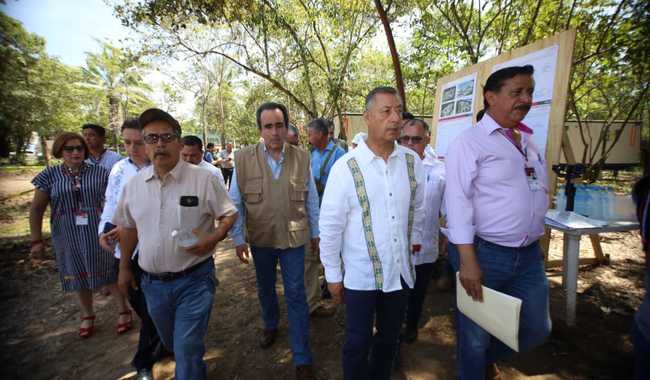 Supervisa Pedro Zenteno construcción de Clínica Hospital del Issste en Palenque, Chiapas