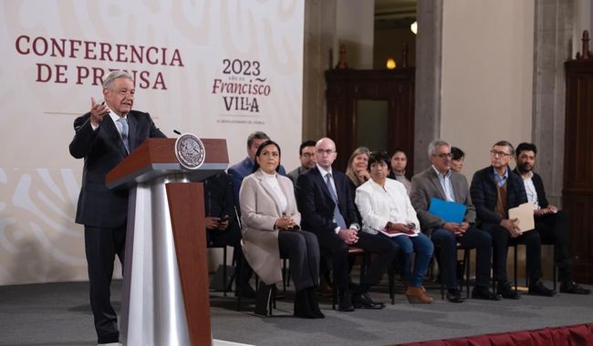 Presidente de México Andrés Manuel López Obrador en conferencia matutina acompañado de secretarios y secretarias de su gabinete