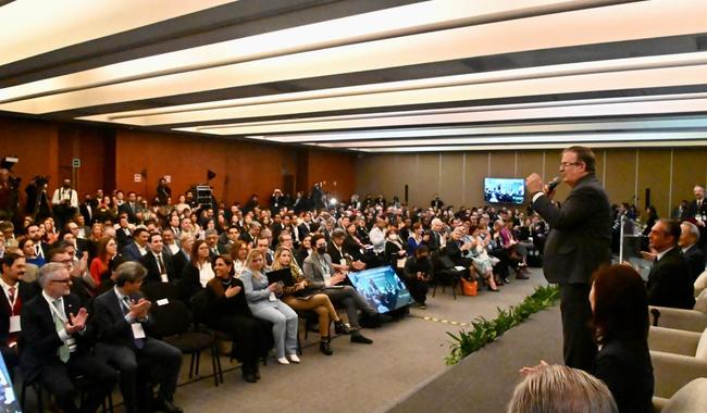 El canciller Ebrard reúne a más de 600 científicos, académicos y empresarios para hablar del desarrollo e innovación de México