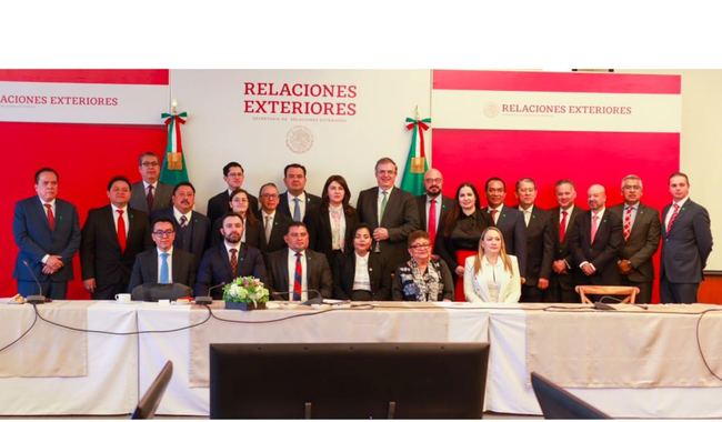 El canciller Ebrard recibe respaldo de fiscalías estatales contra el tráfico de armas en México
